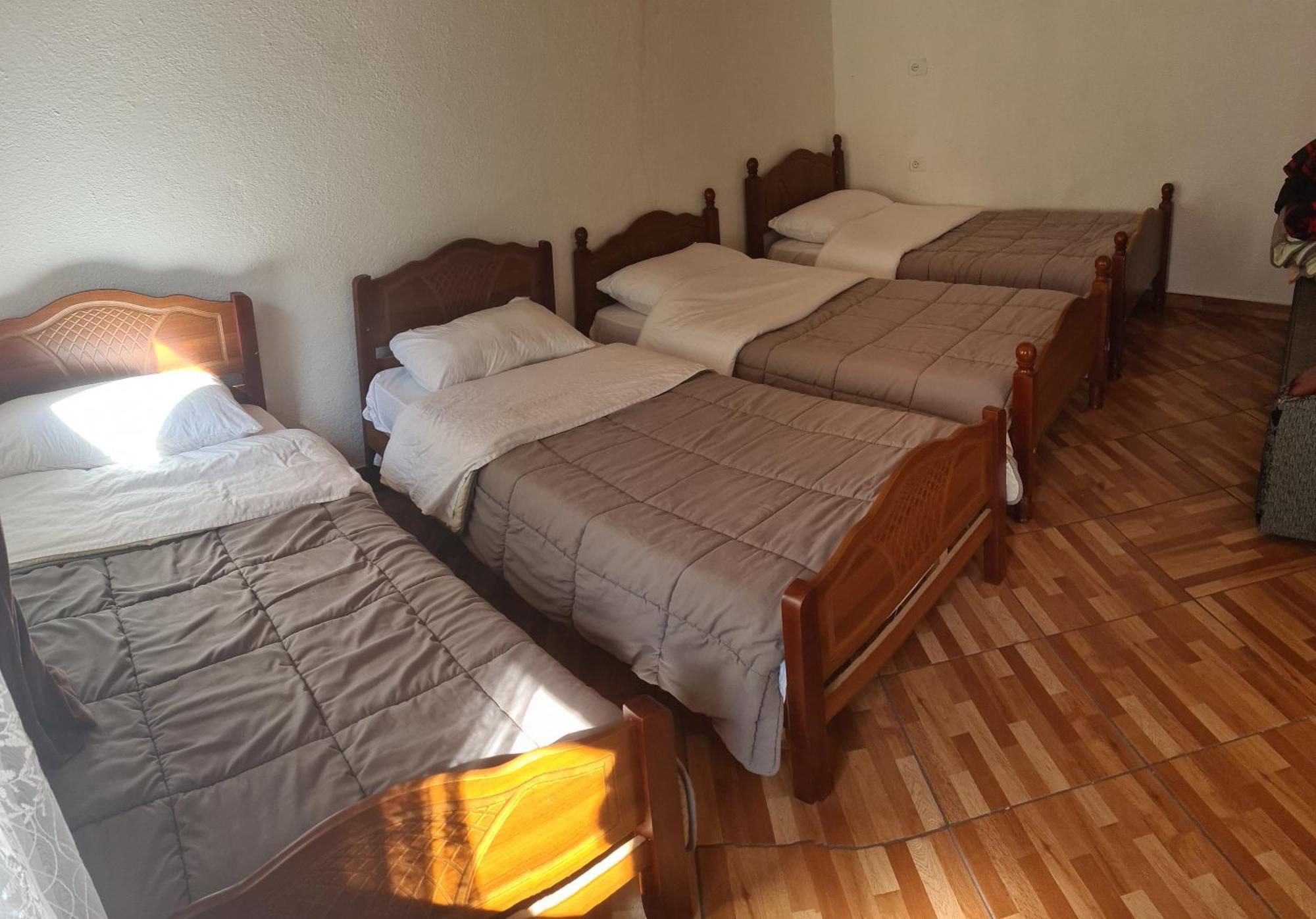 Guest House Emanueli Tropoje Esterno foto